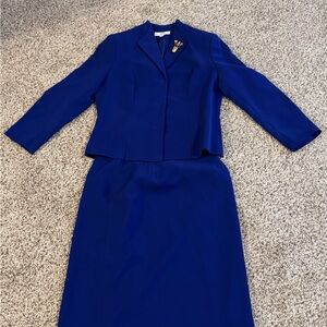 Le Suit Blue Textured V-Neck Suit Set
